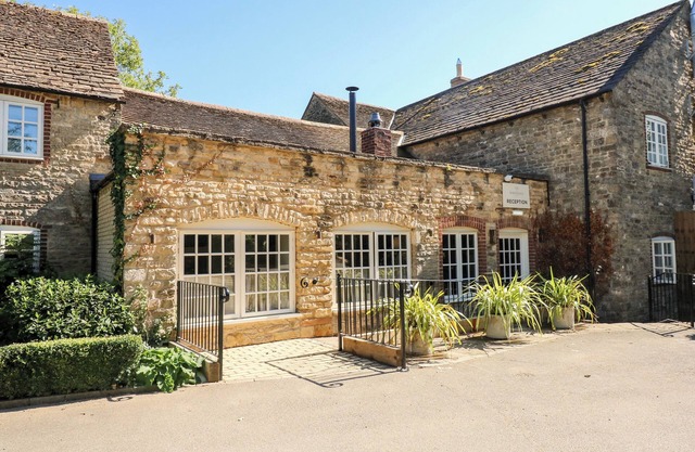 LANGHAM, pet friendly, with open fire in Exton, Rutland