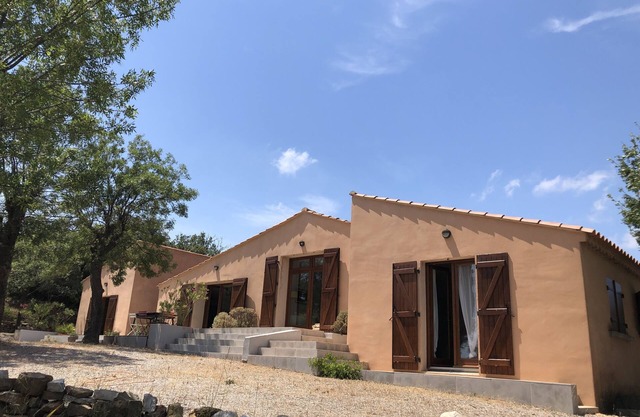 Languedoc Villa with Pool, Vineyards, Olive Groves and views