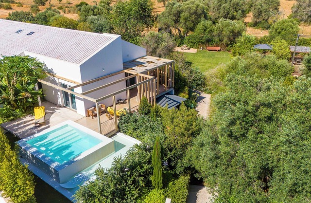 Laranjal Farm House