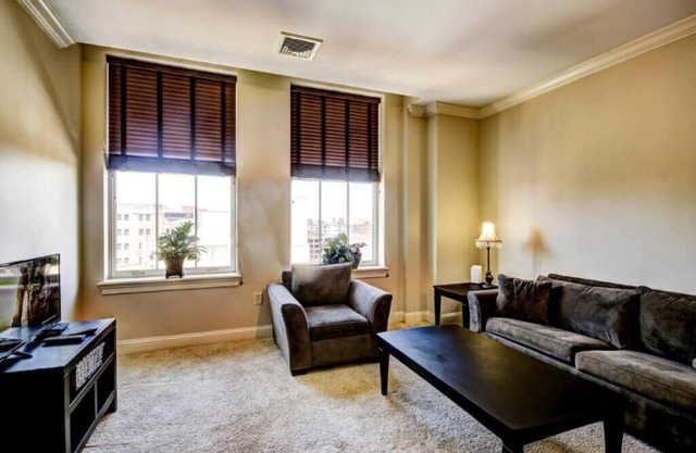Large 1 bedroom apartment in charming Baltimore with AC, WiFi, gym parking.