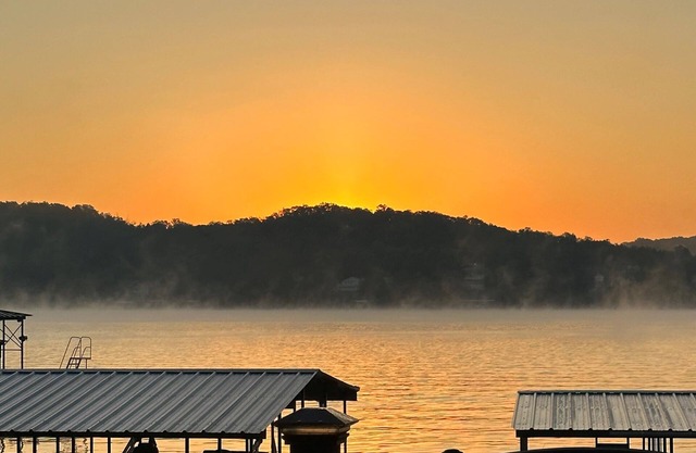 Large 2 bedroom, 2 bath cabin on the water sleeps 6.
