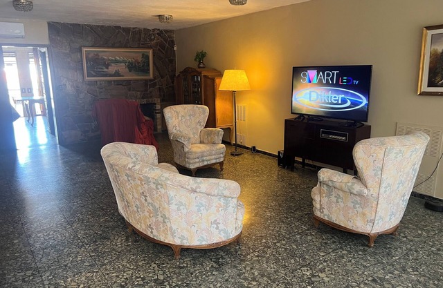 Large 2 floors at Beach in best location Carrasco 4-bedroom house with AC, WiFi