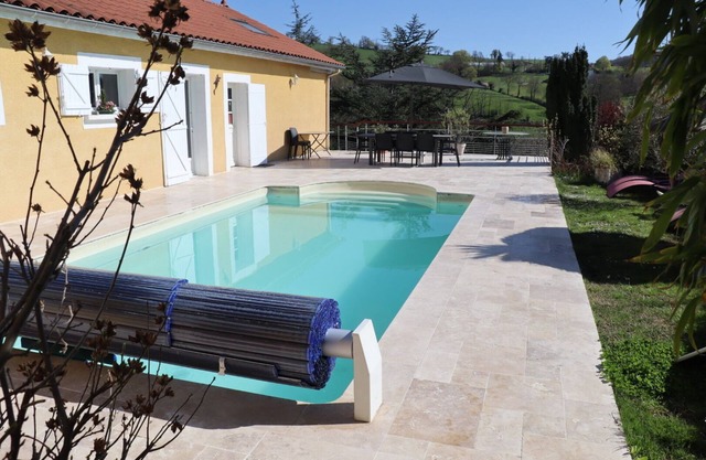Large 200m2 house with heated swimming pool from May to September