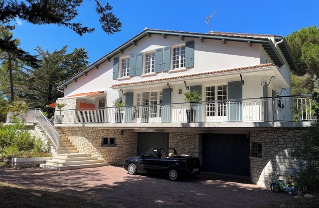 Large 250m2 villa 5min from a beautiful beach | 14 beds