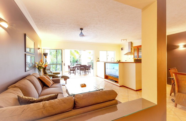 Large 2Bdrm Mediterranean-Style Resort Apartment