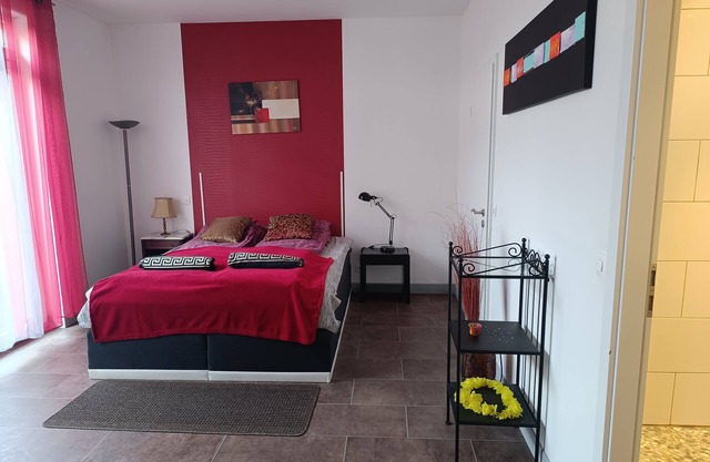 Large 3-bedroom apartment 175m2 Ground floor of 3 Frontier