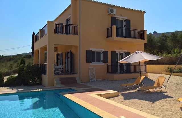 Large 4 bedroom family villa, fabulous Sea views private pool with Jacuzzi seat