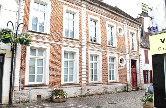 Large 5 bedroom charming house in the heart of Montreuil-sur-Mer