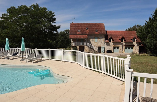 Large 5 Bedroom House in Parisot, Tarn et Garonne with 15m Pool