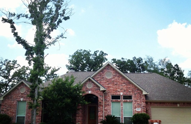 Large 5 Bedroom Custom Home in Aggie-land, Fantastic location