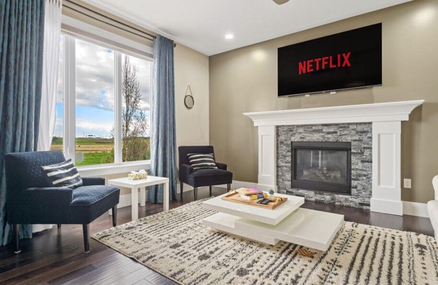 Large 5BR Home » Central AC » King Bed » Netflix