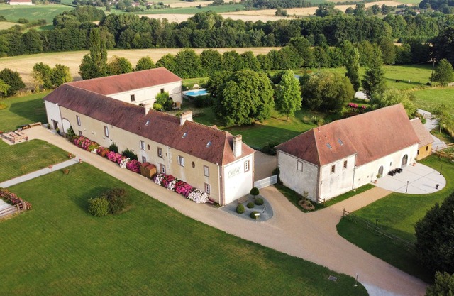 Large 600m2 property in the heart of the Perche region - Swimming pool - Sleeps 18