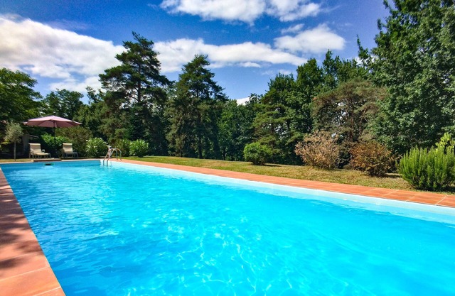 Large and beautiful property in the woods with 15m heated swimming pool