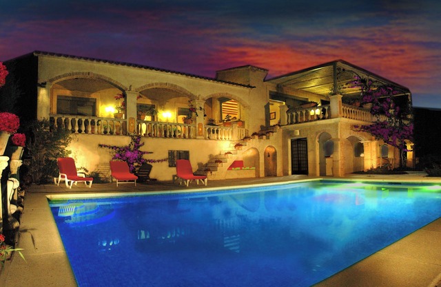 Large and quiet charming property in the heart of olive trees- 7 mn of the beach