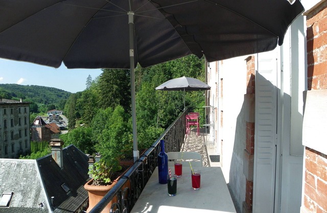 Large apartment with view in 1900 villa