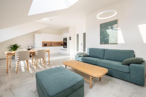 Large Apartment in a Quiet Area with Terrace & Free Garage