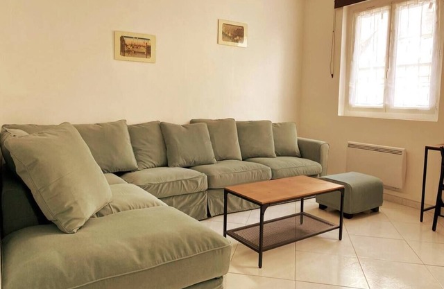 Large apartment in central Elbeuf