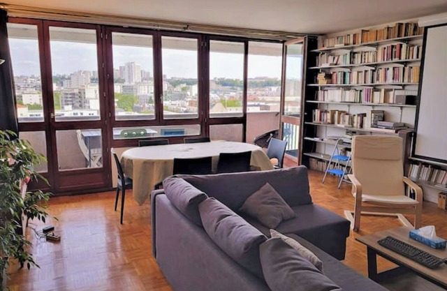 Large apartment with 3 rooms and balcony - splendid view