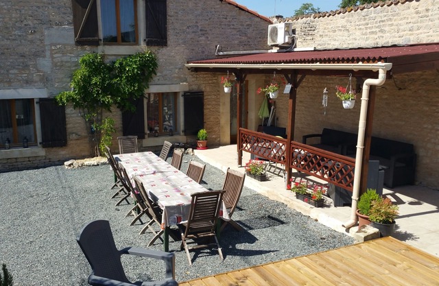 Large Barn sleeps 12, swimming pool 6.5 x 4m, nr Marais Poitevin 1 hr to beaches