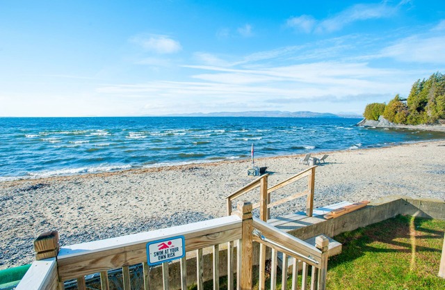 Large beachfront family cottage on the sandy beach at Colchester Point