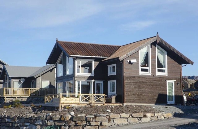 Large, beautiful cottage by the sea 45 min from Bergen! High Standard!