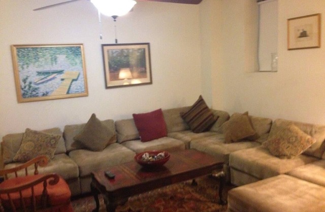 Large beautiful Studio, Private Entrance, En-suite Bath, private Kitchenette