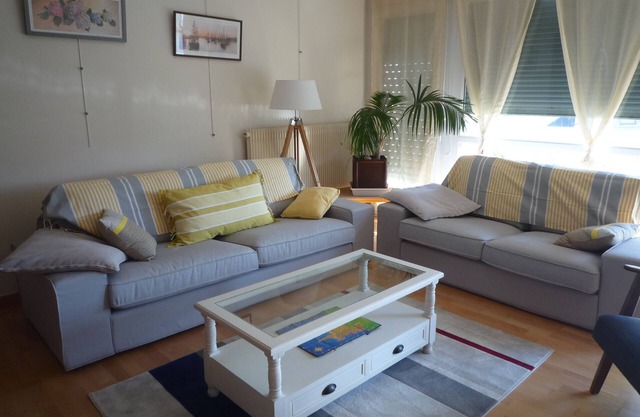 Large bright apartment with garage Centre Quimper