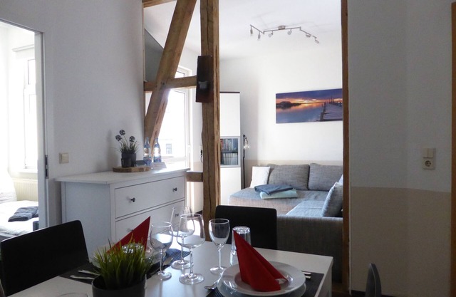 Large, bright, renovated 3 room apartment near the center free wifi, parking,