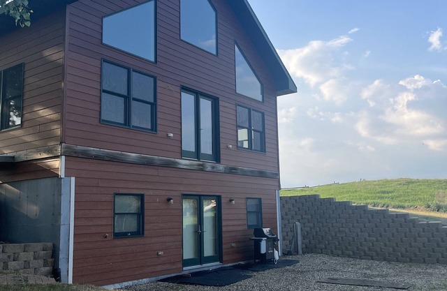 Large cabin on a private lake. Lots of great fishing lakes in the area.