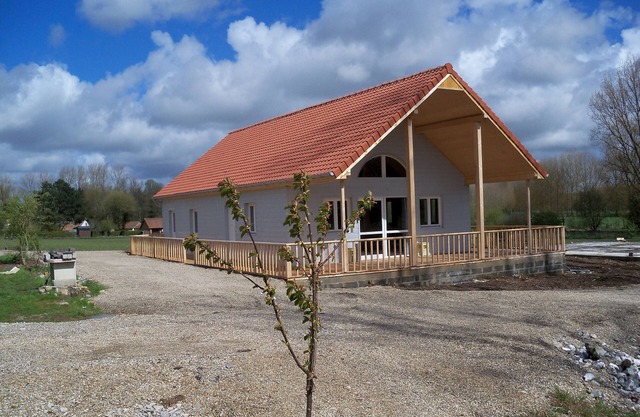 Large capacity cottage