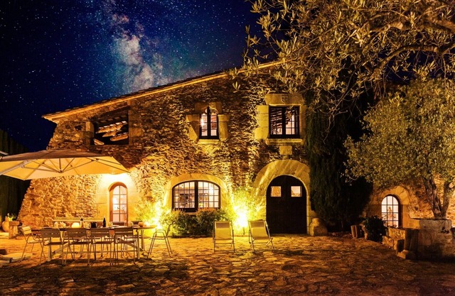 LARGE CATALAN FARMHOUSE WITH PRIVATE POOL, CLOSE TO PERATALLADA AND THE COAST