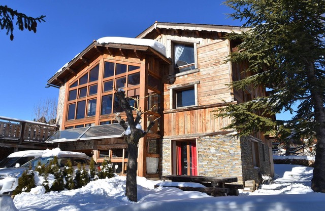 Large chalet for 12 people