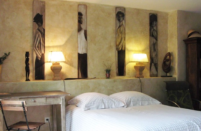 Large charming studio with garden in a village house