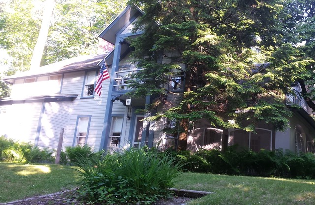 Large Circa 1891 Victorian Cottage