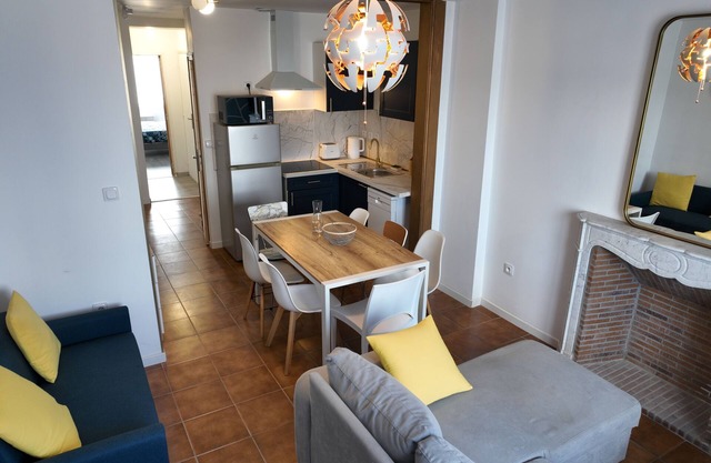 Large city apartment with 2 private indoor parking spaces