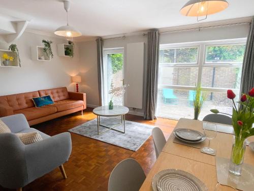 Large City house in most desirable location - walk to river