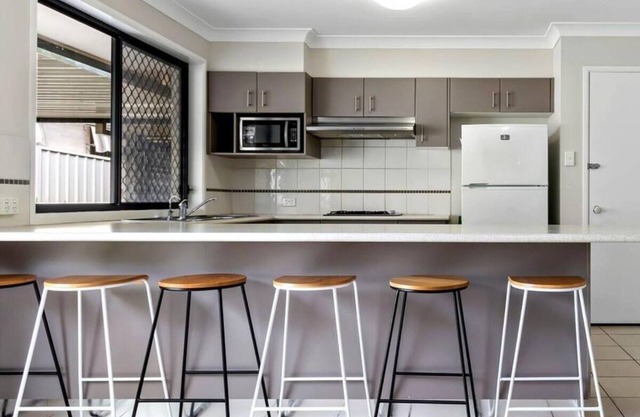 Large Comfortable Birmingham Gardens Family Home
