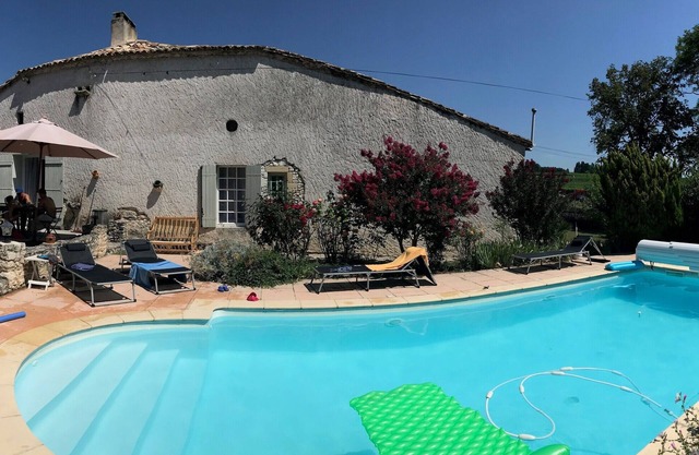 Large, comfortable country house with swimming pool near Les Vigiers golf course