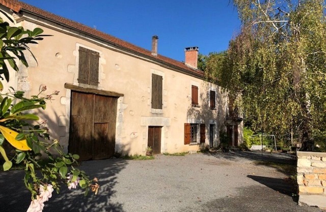 Large cottage in the middle of the meadows