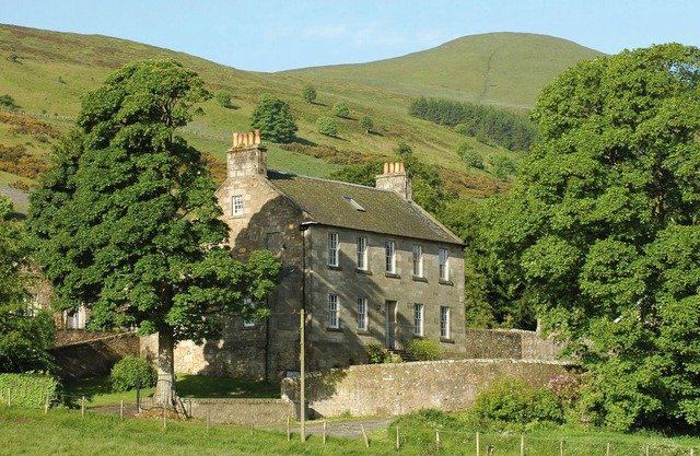 Large Country House sleeps 14, in 6 bedrooms, 5 bathrooms and a downstairs WC
