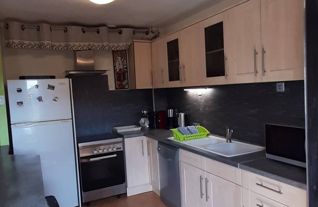 Large country house with 5 bedrooms and 8 beds
