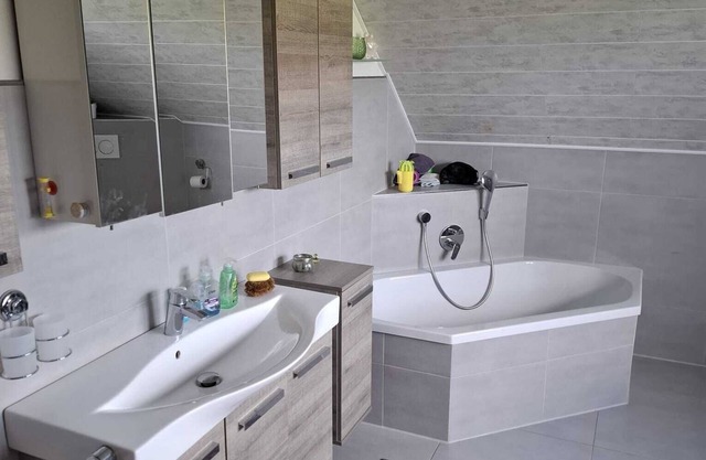 Large, cozy and family-friendly vacation apartment with balcony and garden