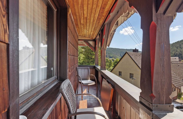 Large Double Room with Shared Garden, Balcony and Wi-Fi