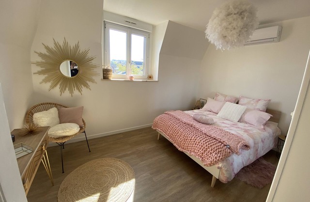 Large elegant apartment in the heart of Epernay. Quiet top floor with lovely view.