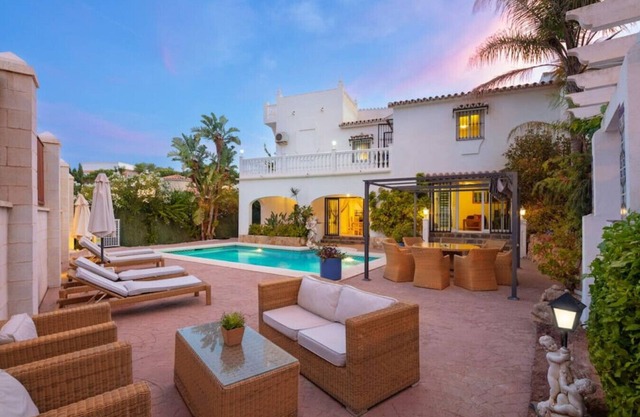 Large Family Villa 650m From Beach