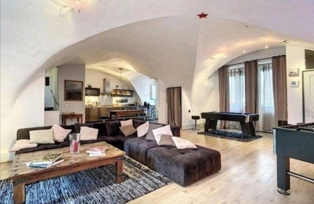 Large family home (260m2) with swimming pool