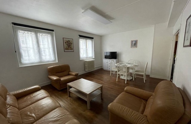 Large family apartment in heart of Elbeuf