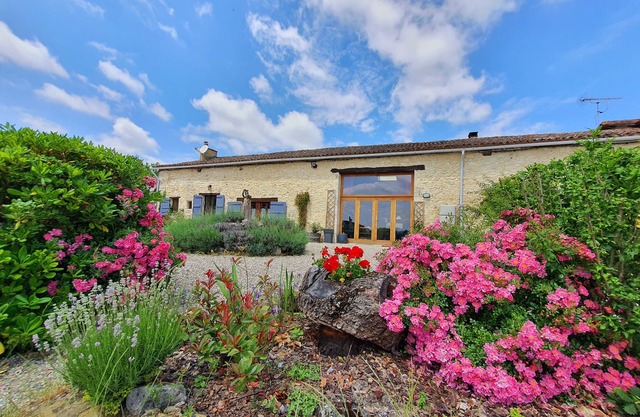 Large family farmhouse for 14/16 people