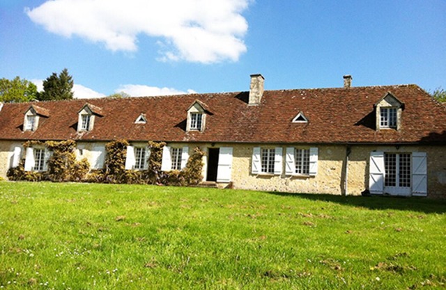 Large family house with pool in the heart of Perche, Less than 2 hours from Paris