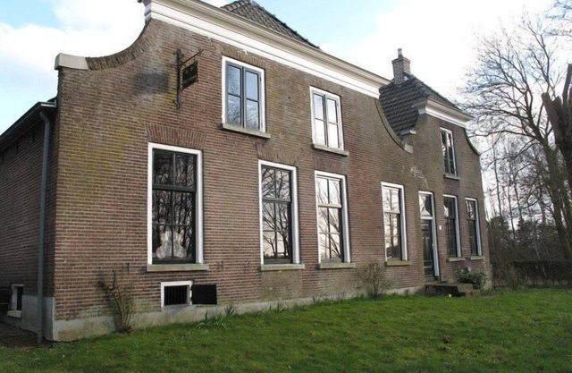 Large family friendly holiday farm at Giethoorn for 12 people